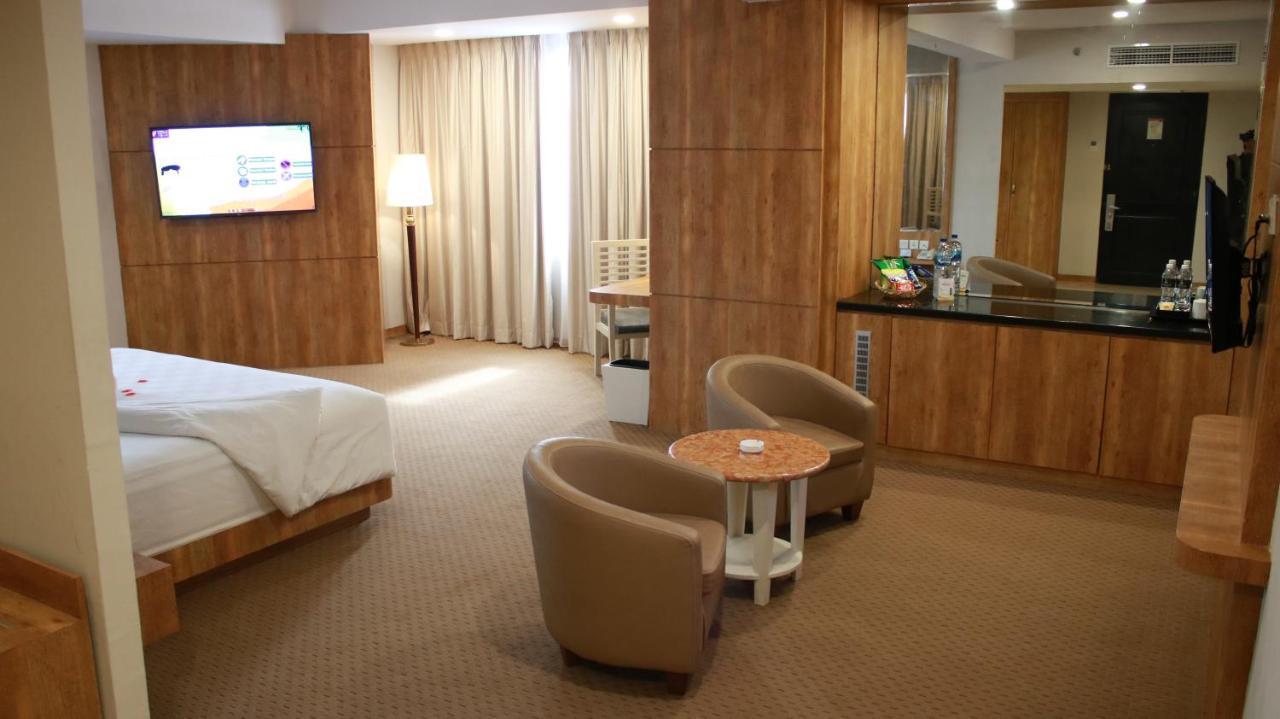 Beverly Hotel Batam Нагоя Экстерьер фото