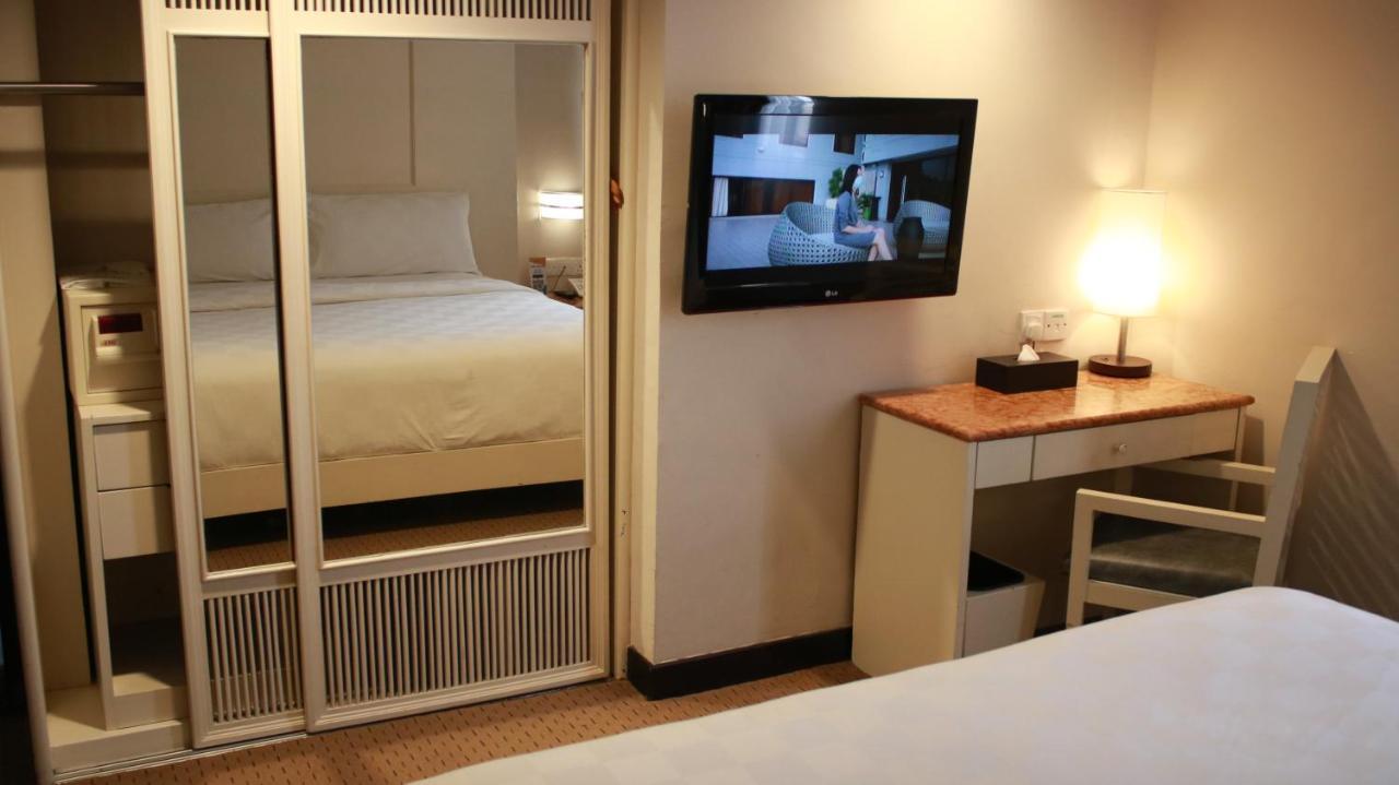 Beverly Hotel Batam Нагоя Экстерьер фото