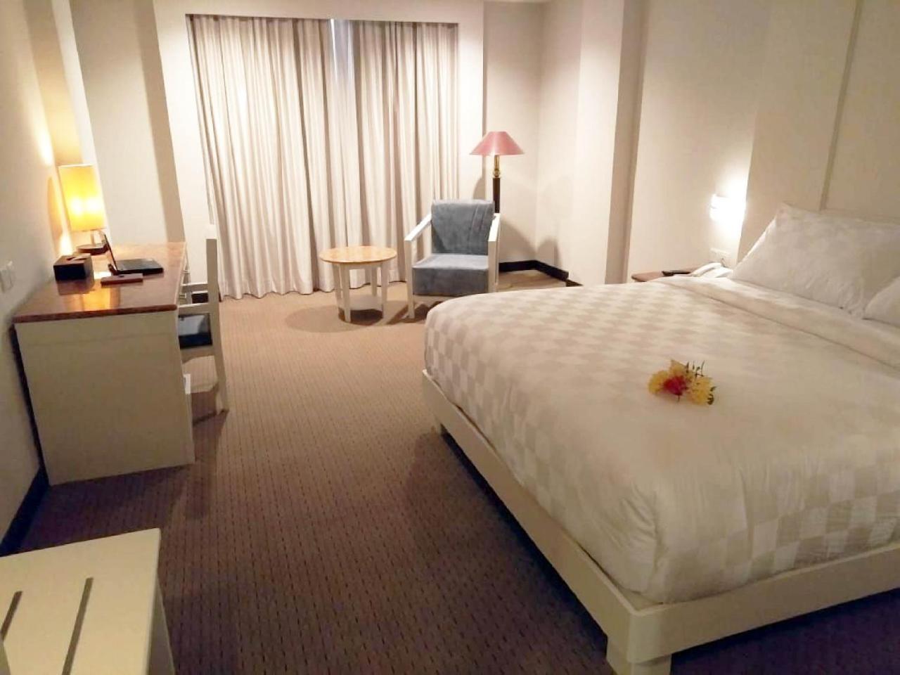 Beverly Hotel Batam Нагоя Экстерьер фото