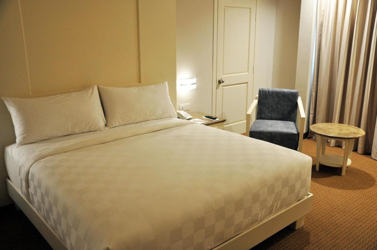 Beverly Hotel Batam Нагоя Экстерьер фото