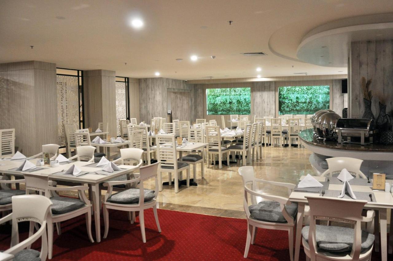 Beverly Hotel Batam Нагоя Экстерьер фото
