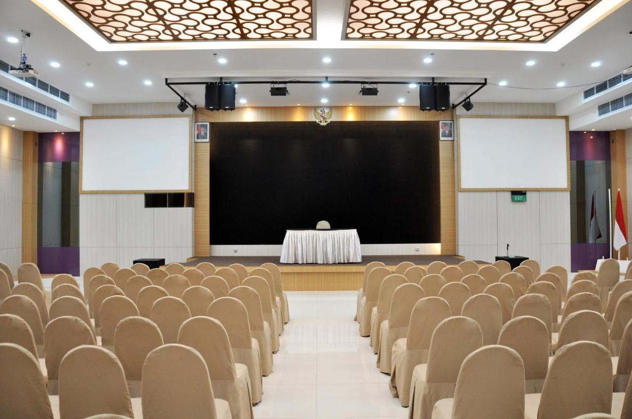 Beverly Hotel Batam Нагоя Экстерьер фото