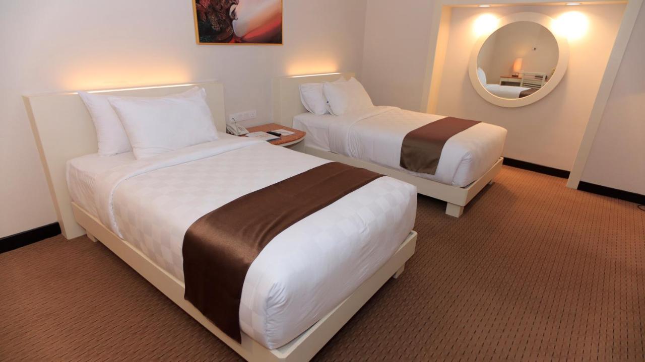 Beverly Hotel Batam Нагоя Экстерьер фото